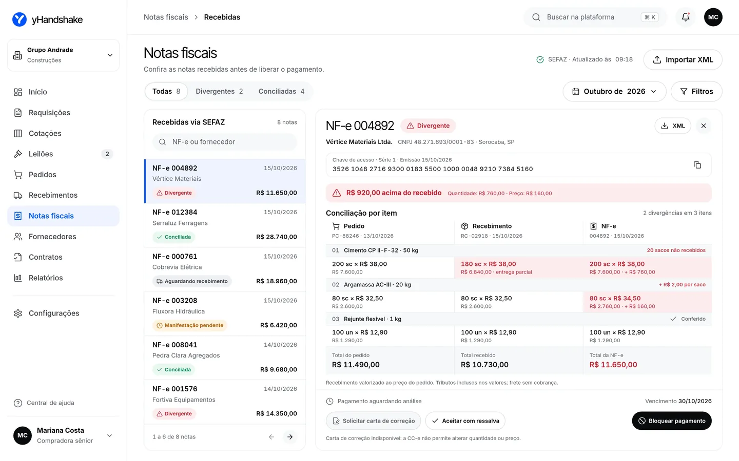 Conciliação de NF-e por item, comparando pedido, recebimento e nota fiscal, com divergências na quantidade de cimento e no preço da argamassa.