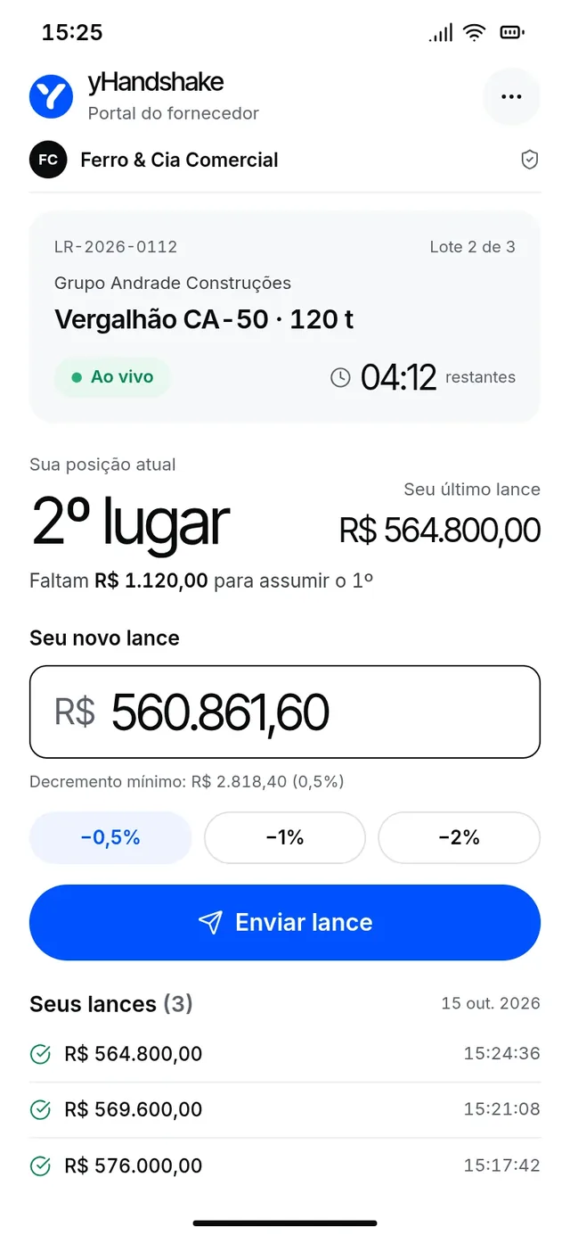 Portal do fornecedor no celular: o fornecedor está em 2º lugar e envia um novo lance de R$ 560.861,60.